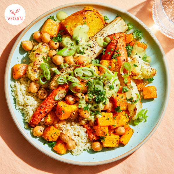 Salade de légumes rôtis, pois chiches et semoule de Papa cuisine traiteur végane à Montréal