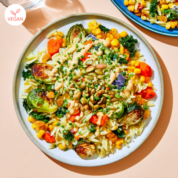 Salade d’orzo aux légumes rôtis & sauce crémeuse aux arachides de Papa Cuisine