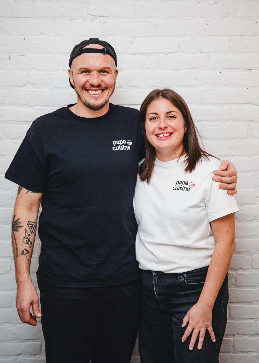Fleur et Mathieu, fondateurs de Papa Cuisine, dans leur cuisine
